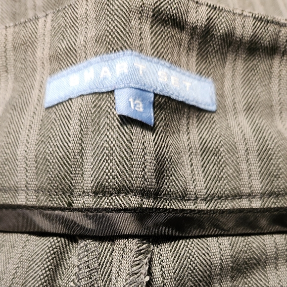 Women's dress pants. Size 13 - Picture 4 of 7